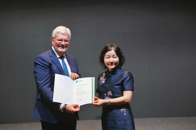 胡蔚-德国洪堡基金会贝塞尔研究奖.jpg